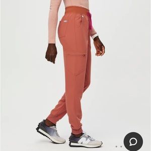 Figs Zamora Jogger in Terracotta